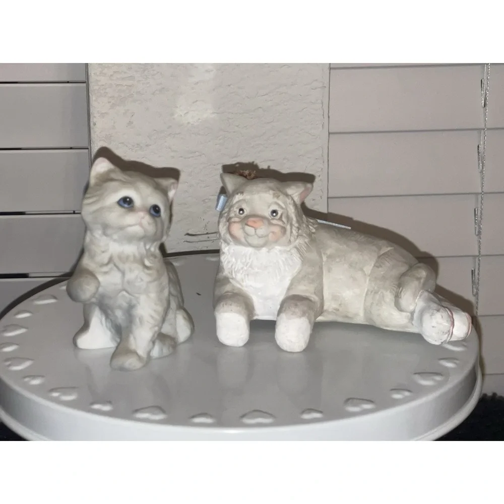Vintage Cast Art 1990's Dreamsicles Cat Kristen & Homeco sitting Cat Figurine